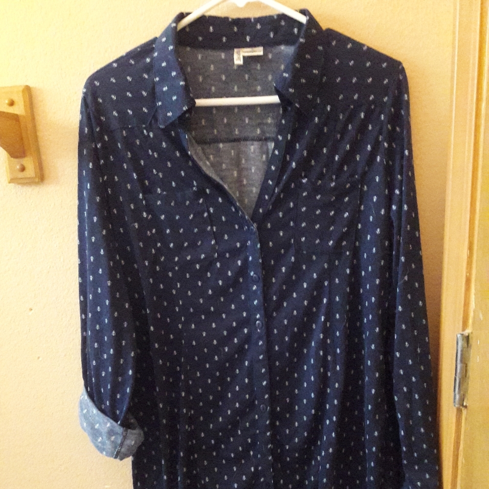 Button down - Picture 1 of 3